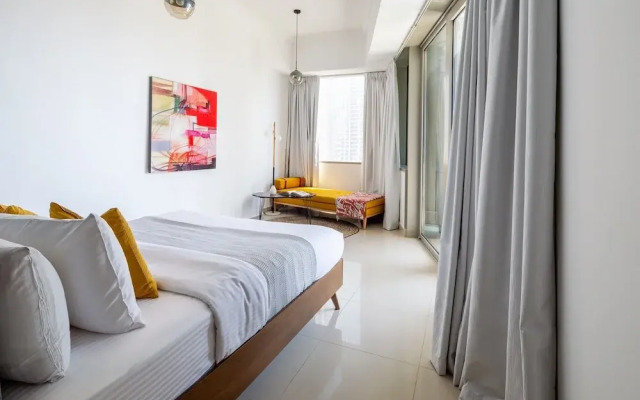 Elegant and Functional 2BR in Marina - Sleeps 5!
