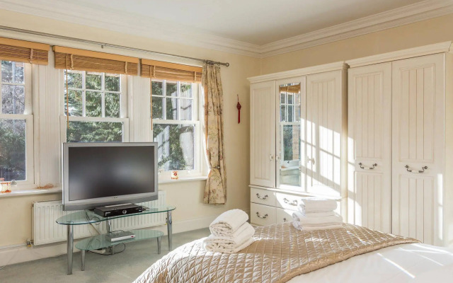 Quay Holidays - Canford Cliffs