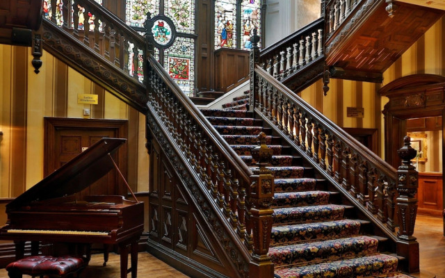 The Oaks Hotel