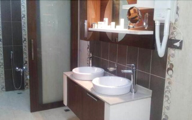 Deluxe Hotel and Spa