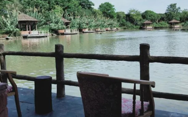 Daqian Swanlake Manor