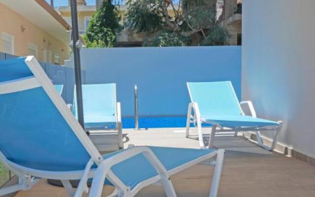 Sonja Beachfront Apartments