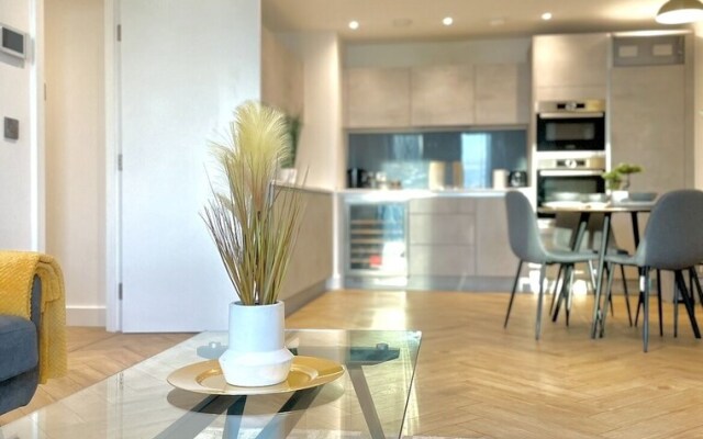 Luxury Spa Apartment in Manchester - Rooftop Swim