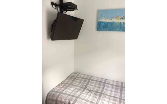 OYO Hillcrest Studio Apartments