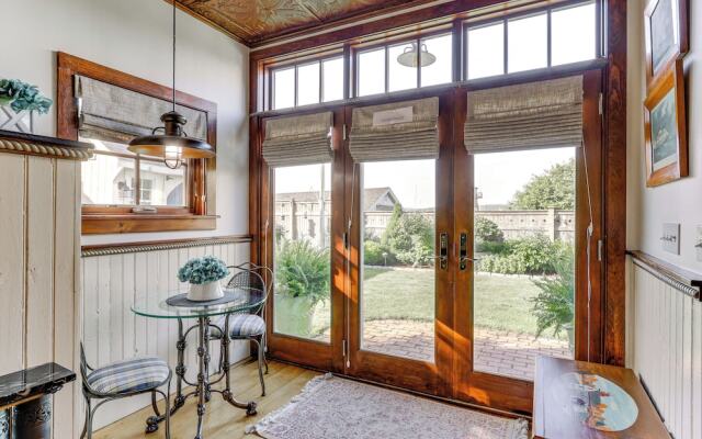 Downtown Essex Apartment - Steps to River!