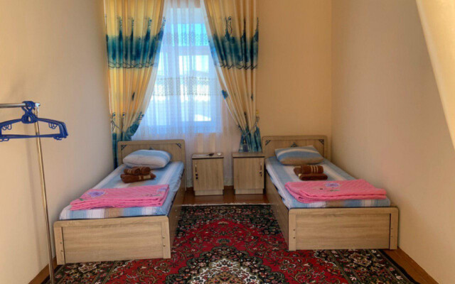 Zuxro Guesthouse
