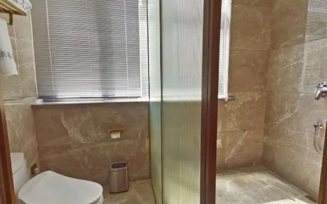 Urumqi Zhejiang North Hotel (Furunde Shopping Center Xinjiang Ancient Ecological Park Store)