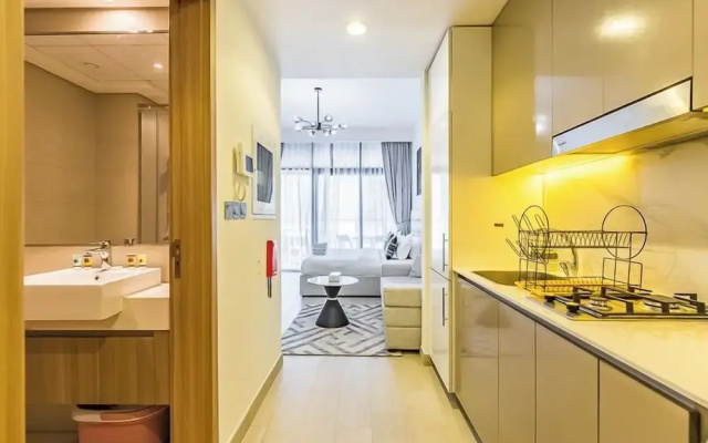 Relaxing Studio Retreat in Vibrant Meydan City,