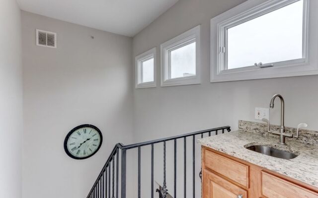 Upscale Home Near Harbor W/2cargarage&rooftopdeck