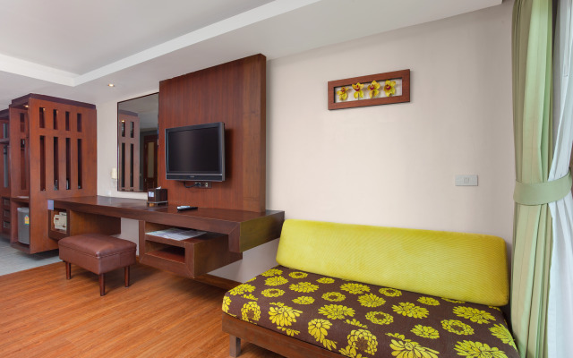 Thanthip Beach Resort