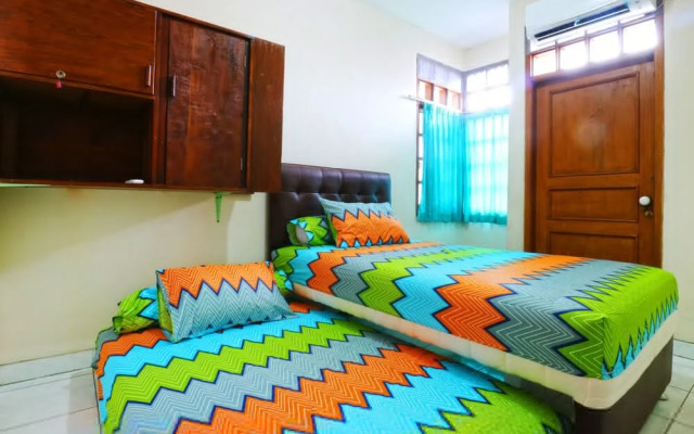 Premium Senen Guesthouse - Female Only