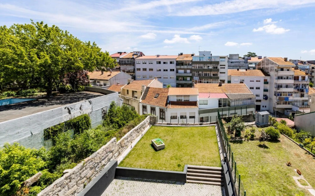 Camões Downtown with Parking
