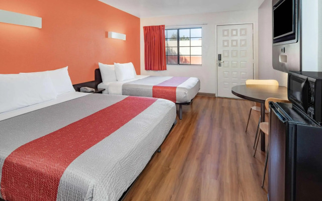 Motel 6 Thousand Oaks, CA