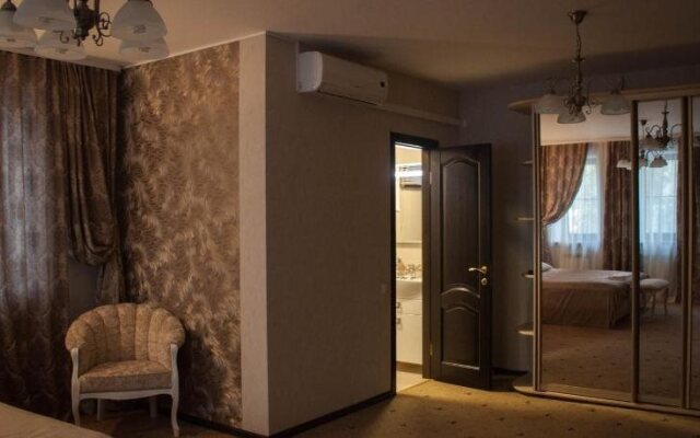 Monarch Hotel