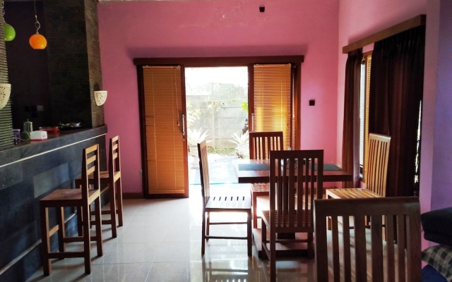 A Very Nice Cozy Family Home With 2 Floors, Fully Furnished. – Balcony – Banjar