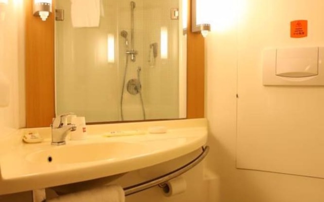 Ibis Anshan Shengli Square