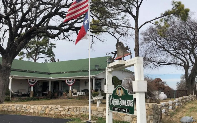 The Old Liberty Schoolhouse B&B