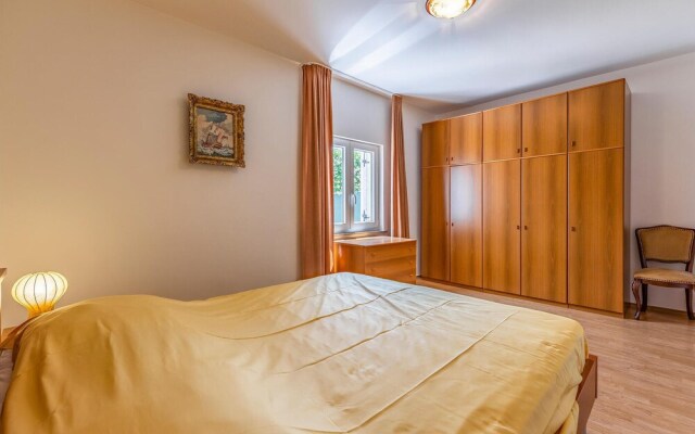 Beautiful Home in Stinjan With Wifi and 4 Bedrooms