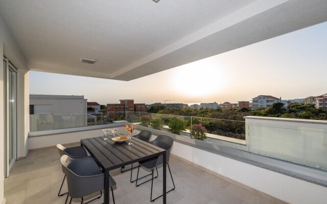 Apartments & Rooms Pool Villas Maris