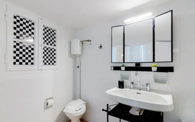 Hippy Decorated 2 Bedrooms Apartment