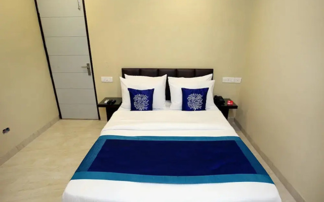 OYO 9822 Hotel Seven