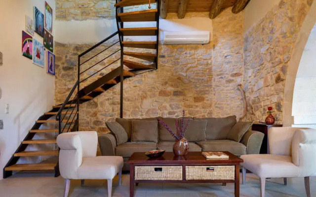 Cozy Holiday Home With Pool and Whirlpool in Maheri