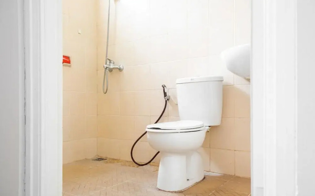 RedDoorz near Siloam Karawaci 3
