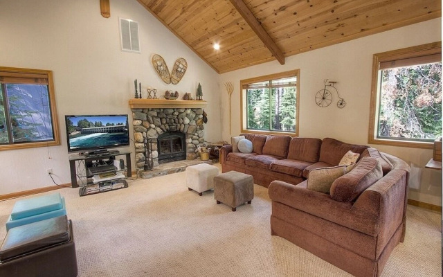 Sunnyside Up 3 Bedroom Cabin by RedAwning