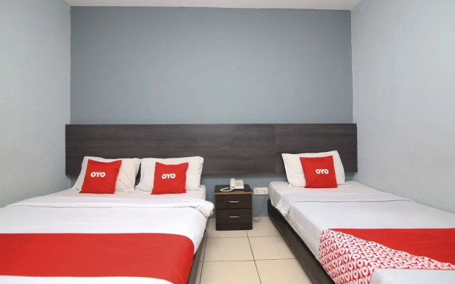OYO 90136 Jumbo Inn