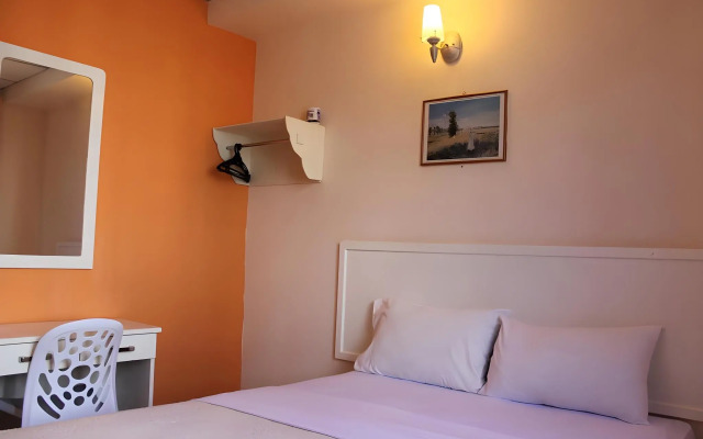 Victoria Hotel and Hostel