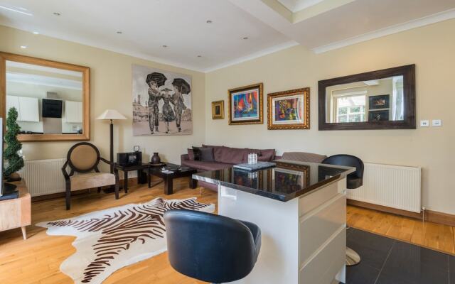 Designer Chelsea Family Home with Garden