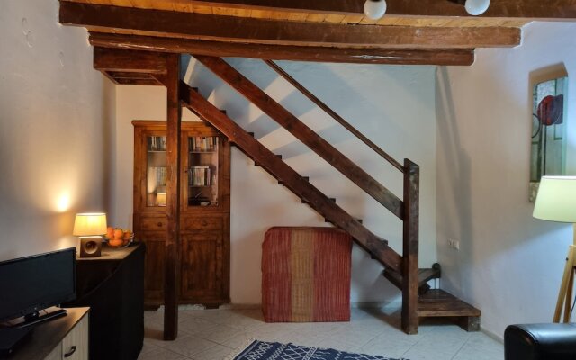 Charming Traditional 1-bed House in Rhodes