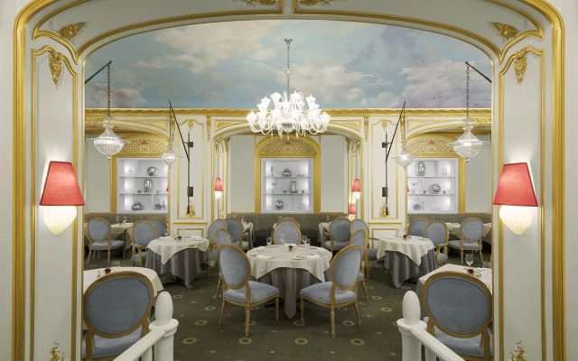 Hotel Plaza Athenee