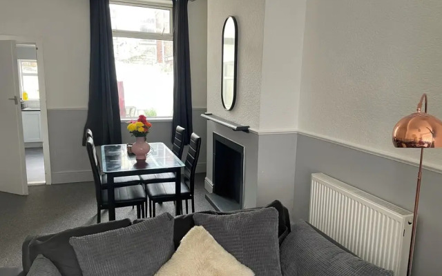 Cozy 2 Bedroom Property With all Amenities