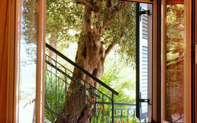 Glyfada Gorgona Apartments