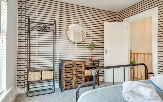 Central Belfast Apartments: Retro R&R