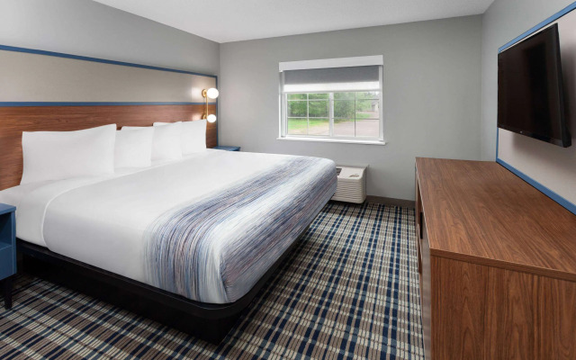 AmericInn by Wyndham Eagle River Downtown