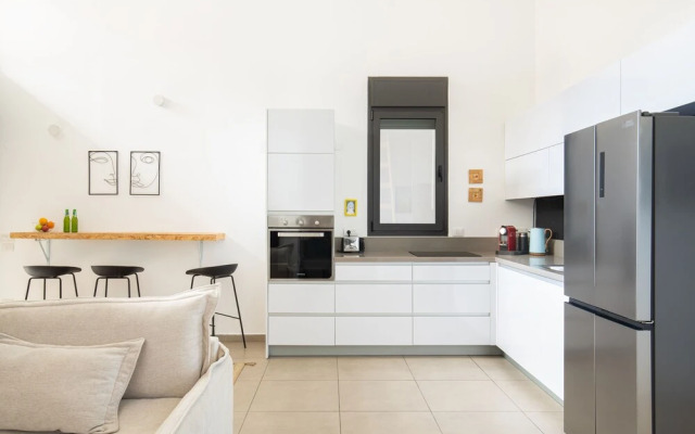 Cozy 2BDR with Parking