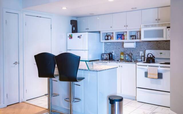 Chic 1 Bed in Heart of Downtown Toronto