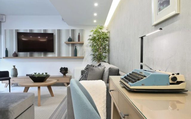 The Lop Athens Holiday Luxury Suites