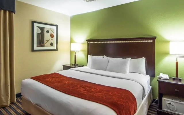 Comfort Suites East / I-44