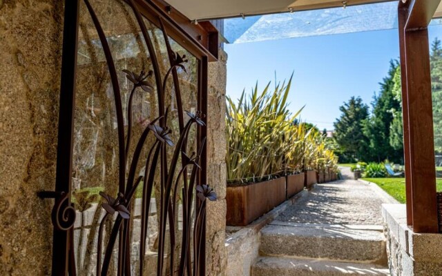 Villa com Piscina Braga by Izibookings