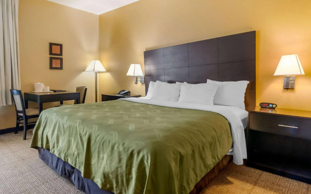 Quality Inn & Suites Lenexa Kansas City