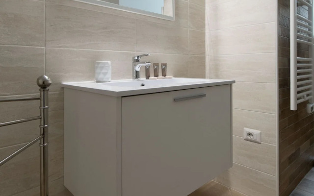 So-l563-tola35c2 - Villa Tola - Giallo