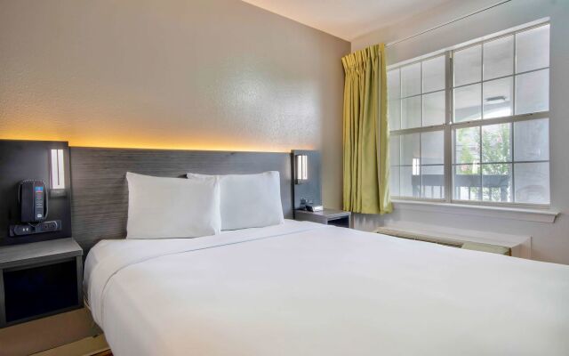 Studio 6 San Antonio, TX - Medical Center