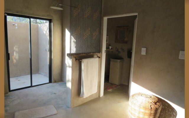 Foxy Crocodile Bush Lodge & Kruger Safari's - No Loadshedding