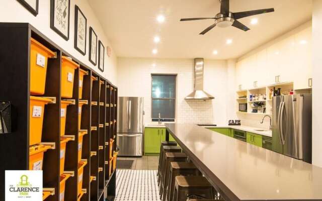 The Clarence Park - Hostel