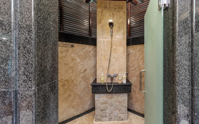 Famous Baan Bua Luxury Estate V238