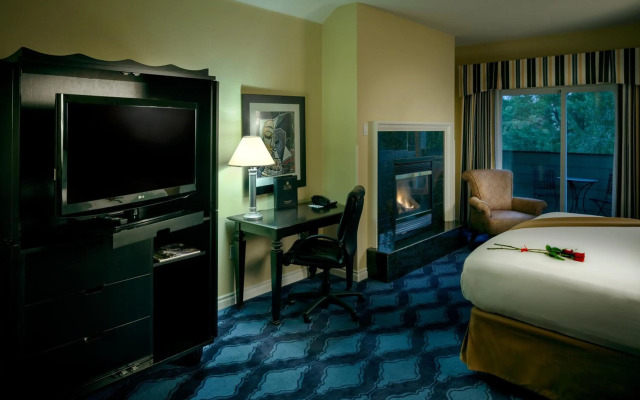 Plaza Inn & Suites at Ashland Creek