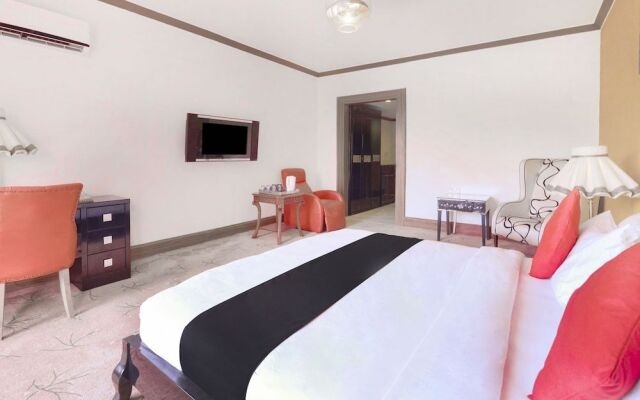 Capital O 44161 Royal Palms Hotel - Lily Collection